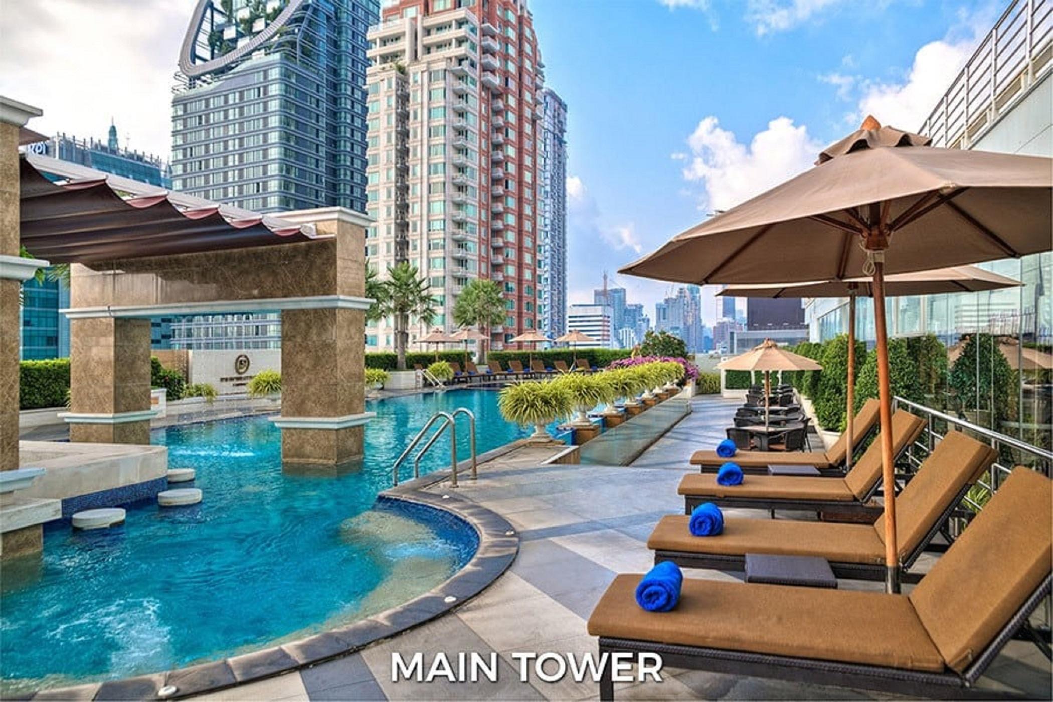 The Berkeley Hotel Pratunam Bangkok Exterior foto The swimming pool at the main tower