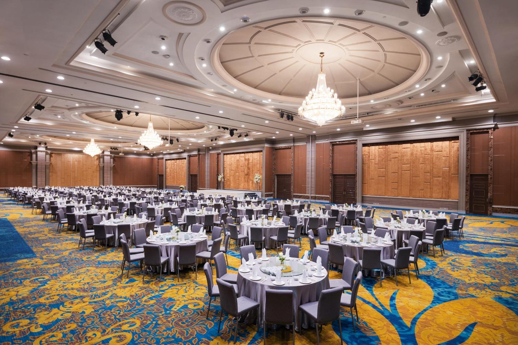The Berkeley Hotel Pratunam Bangkok Exterior foto The Grand Ballroom