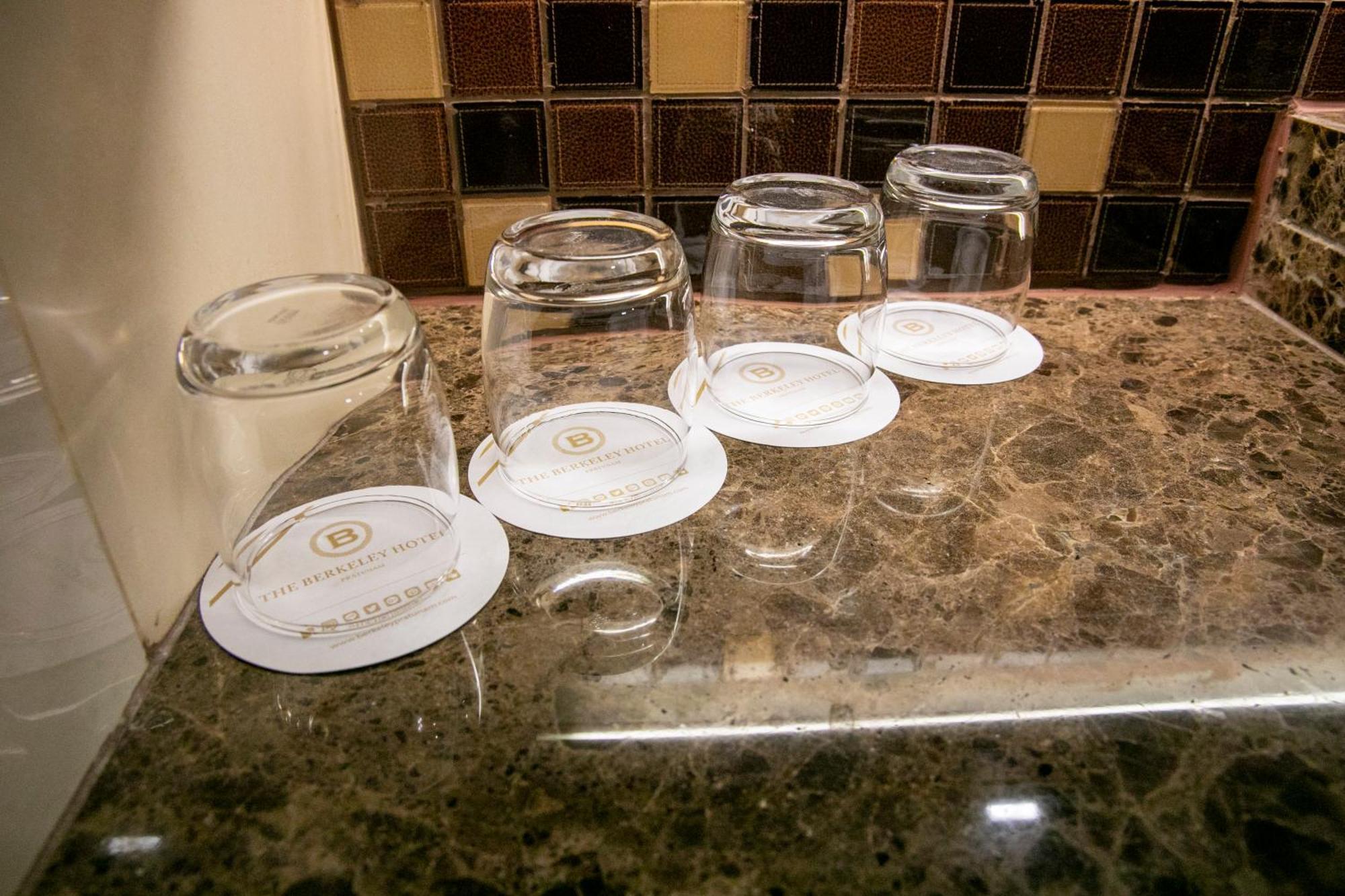 The Berkeley Hotel Pratunam Bangkok Exterior foto Empty spice jars