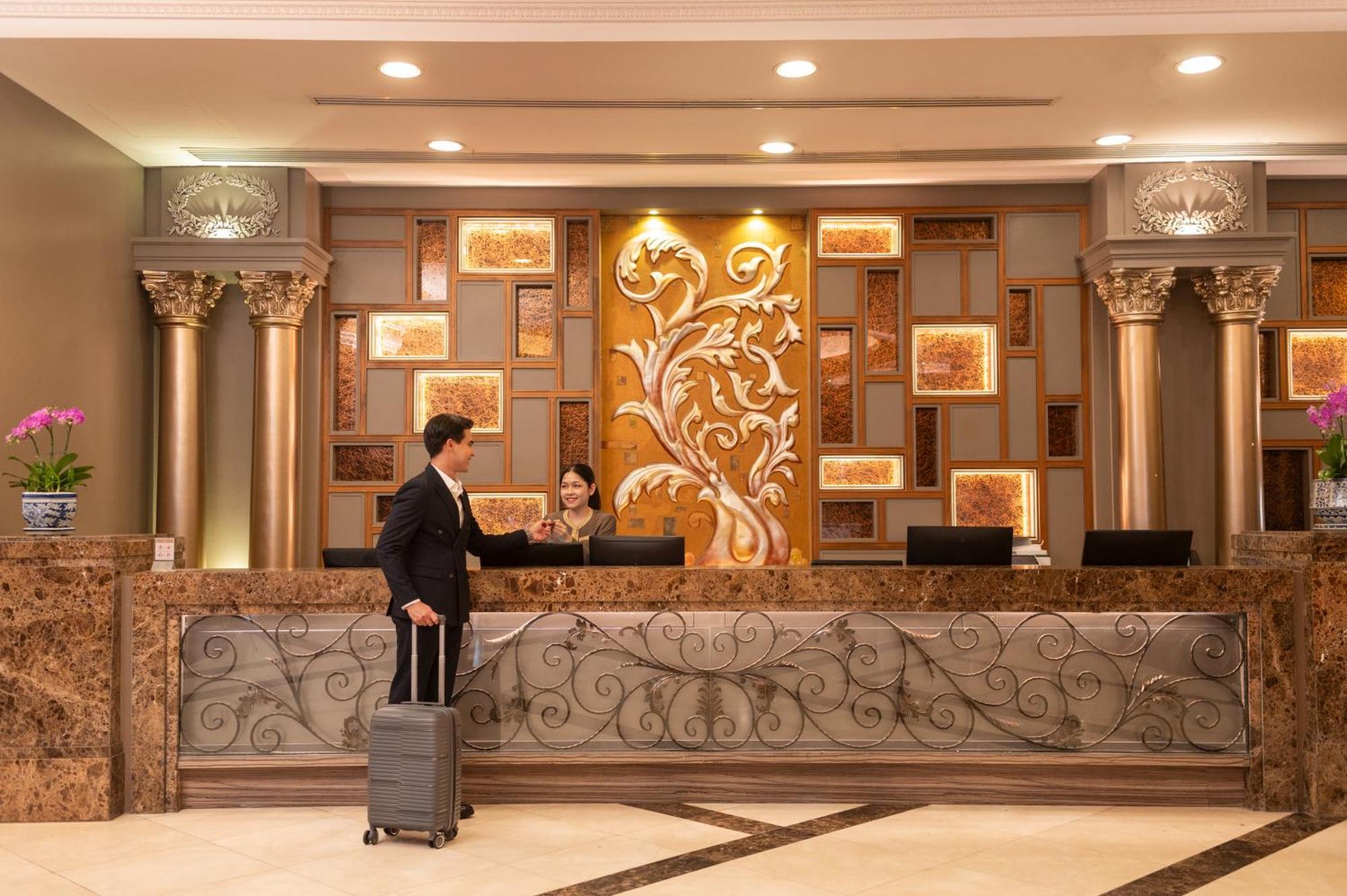 The Berkeley Hotel Pratunam Bangkok Exterior foto