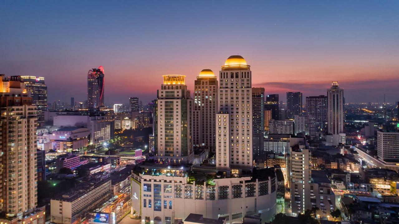 The Berkeley Hotel Pratunam Bangkok Exterior foto The Imperial at night
