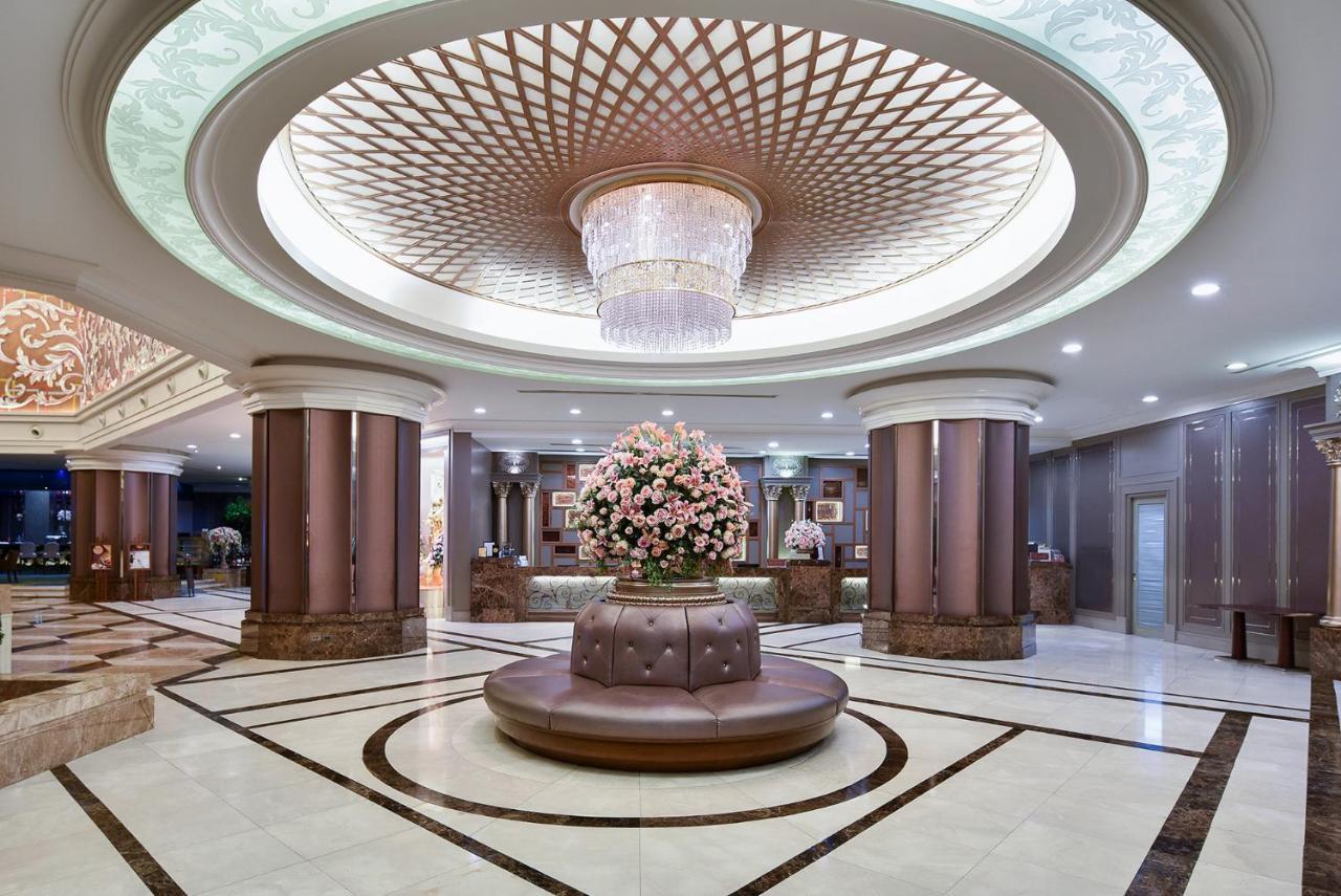 The Berkeley Hotel Pratunam Bangkok Exterior foto Lobby