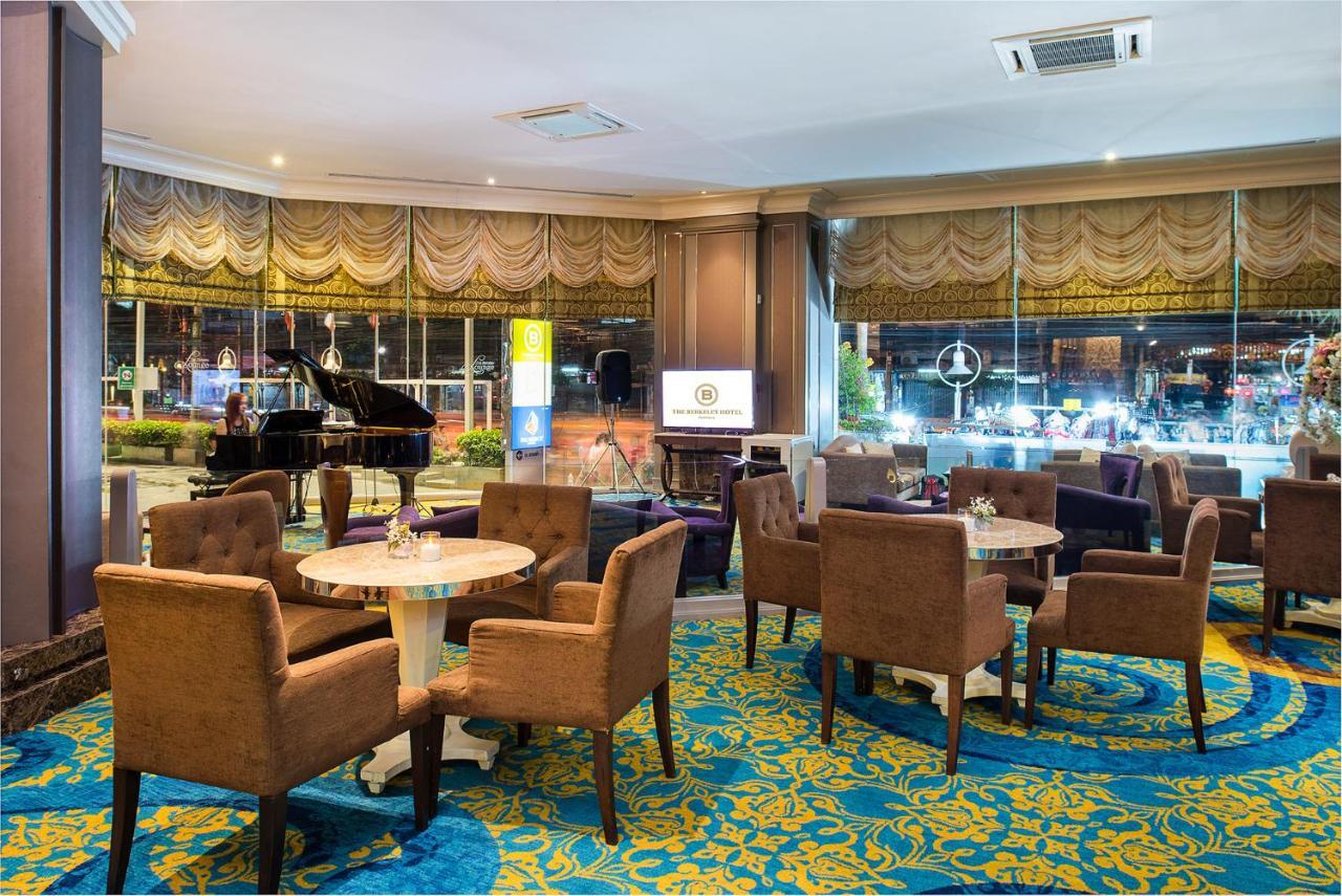 The Berkeley Hotel Pratunam Bangkok Exterior foto Lobby